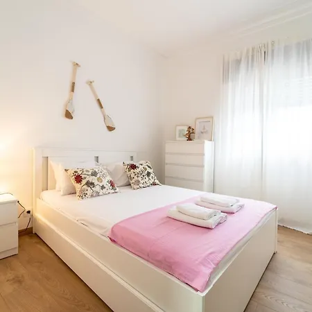 Casino And By House And People アパート