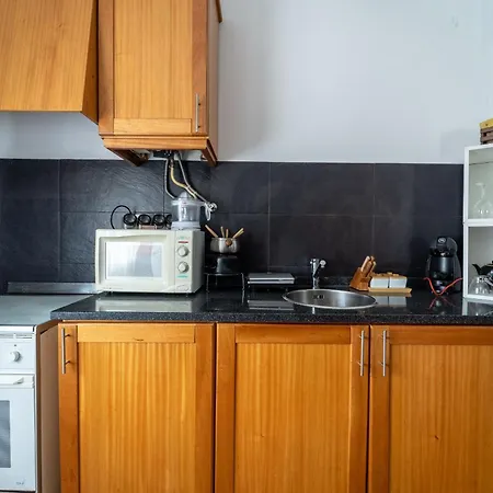 Casino And By House And People アパート