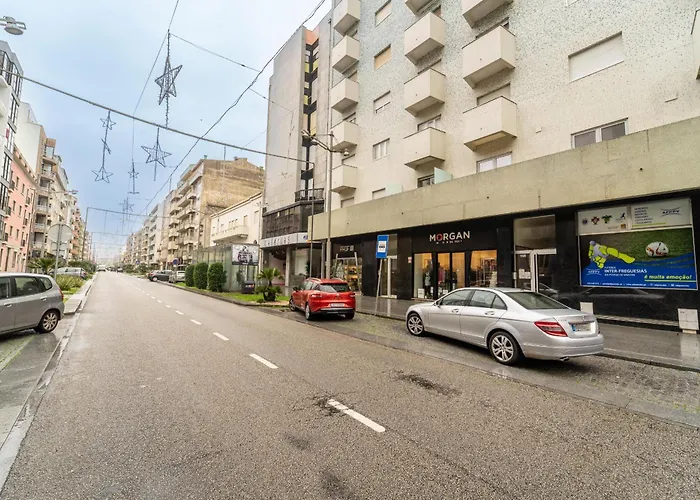 Casino And By House And People *